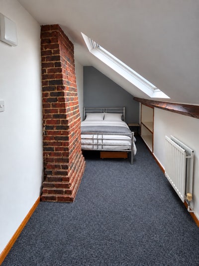 ⭐️ Doubles Rooms - One with 1 En-suite - Newport  Main Photo