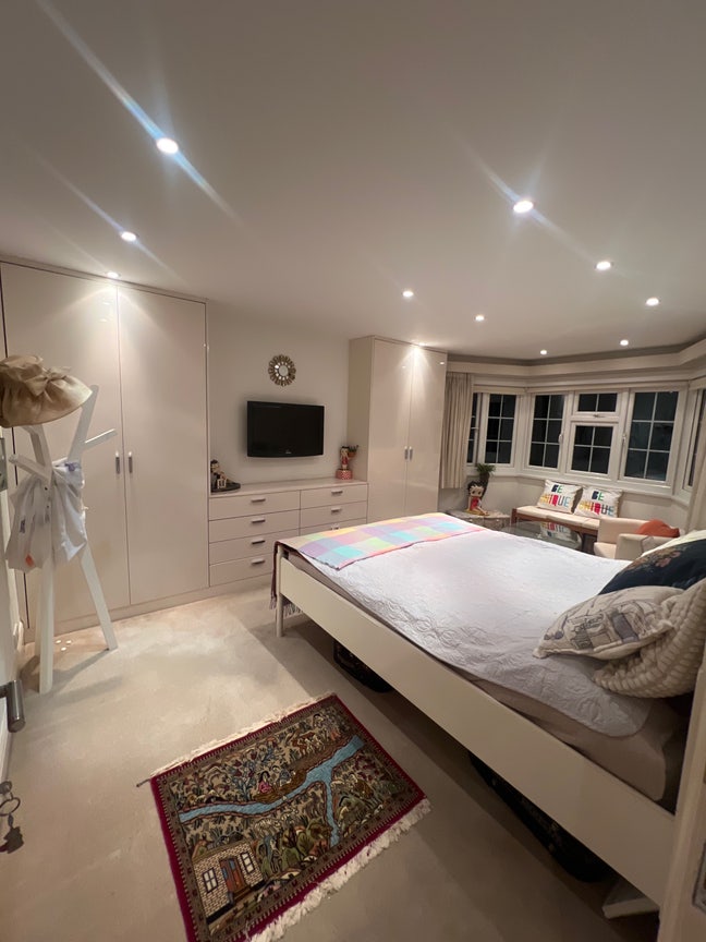 Spare room opposite Middlesex University  Main Photo