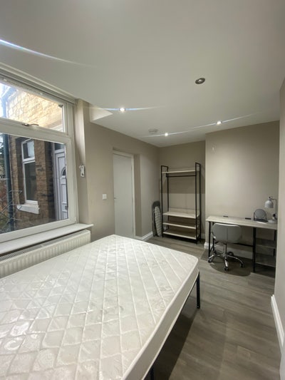Studio Apartment, Self Contained, Bills Included Main Photo