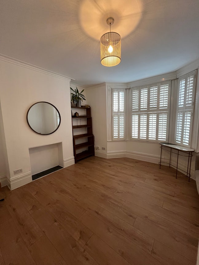 Beautiful 1-bed flat with private garden  Main Photo