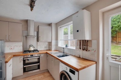 Single room . Near bus stop/ Addenbrookes Main Photo