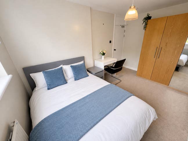 Furnished Master Room Near Crossharbour DLR Main Photo
