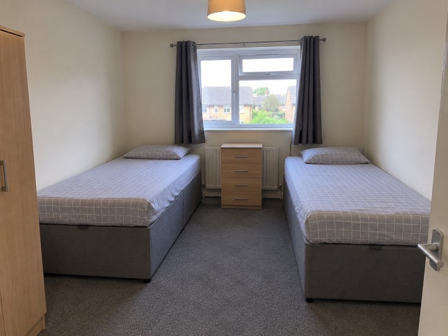 A Spacious Room Available for Share  Main Photo
