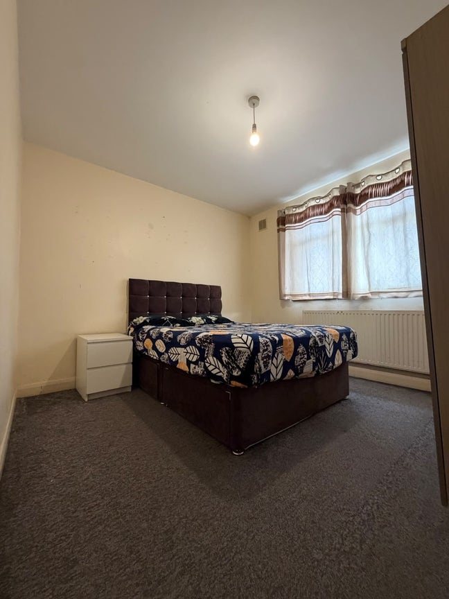 Double bedroom in sharing house  Main Photo