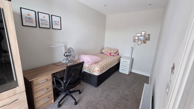 Single Spacious Room  Main Photo
