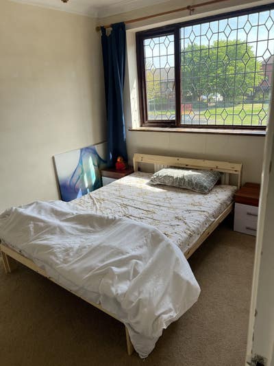 Furnished room to Rent in Greenhithe-900 per month Main Photo