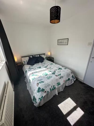 Furnished room to let in Bow Main Photo