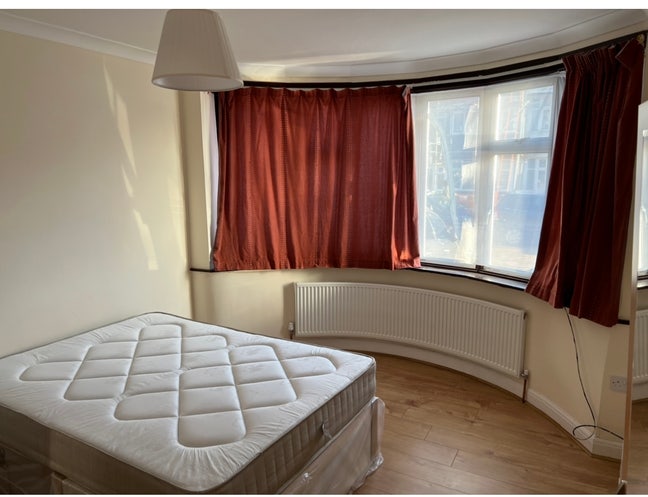 Large master bedroom available immediately  Main Photo