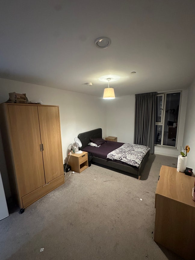 Double bed ensuite-furnished  Main Photo