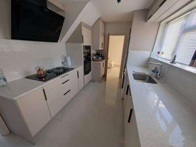 Looking couple to share house with Main Photo
