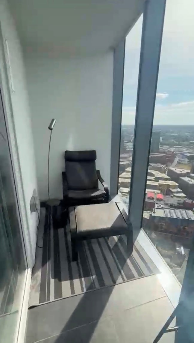 35th floor in city centre with best city view Main Photo