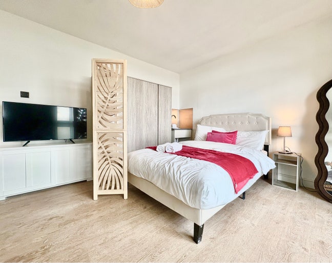 2BR Near DLR 10min to Canary Wharf zone 2 Main Photo