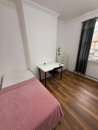 Single room WEMBLEY  Main Photo