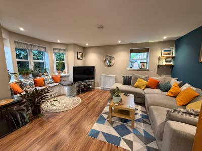 2-Bedroom Furnished Flat - Free Parking  Main Photo