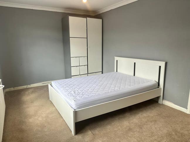 Spacious 3-Bedroom Apartment in Stanwell / Staines Main Photo