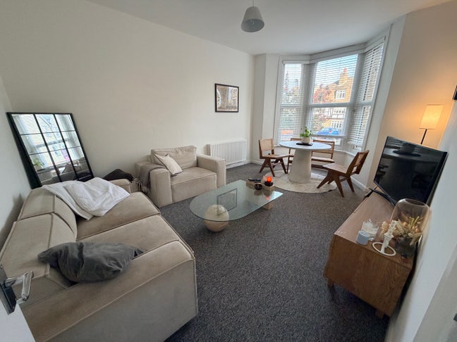 Spacious Double Room Available in SE23!  Main Photo