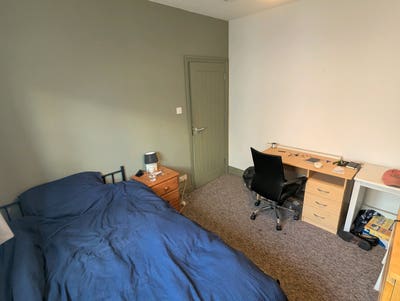 Double room in newly refurbished house Main Photo