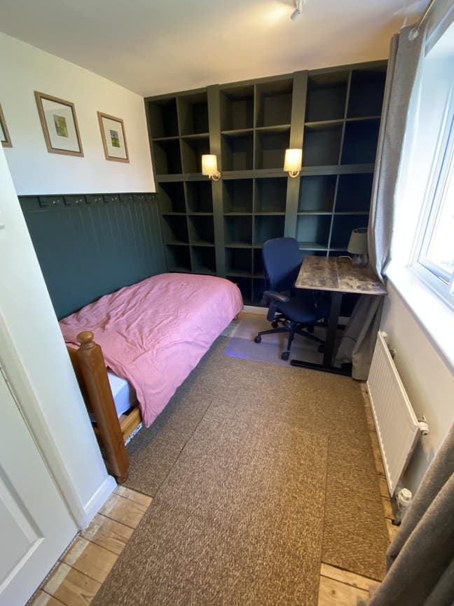 Comfortable single room in caversham heights  Main Photo