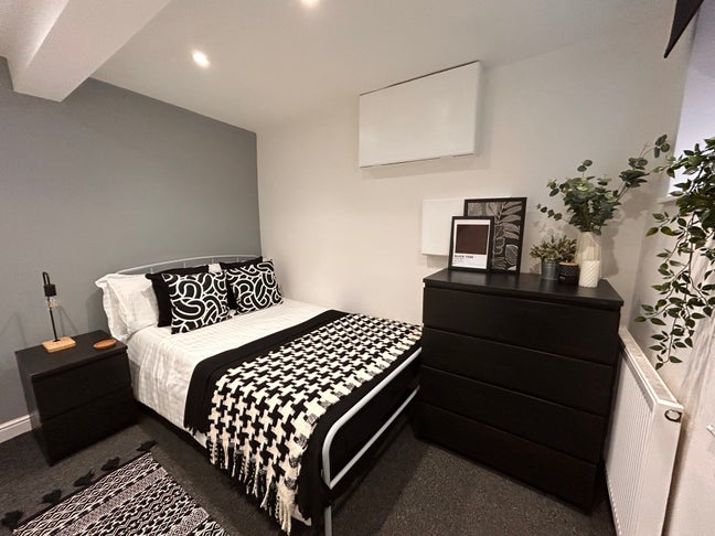 Small Burley Room Main Photo