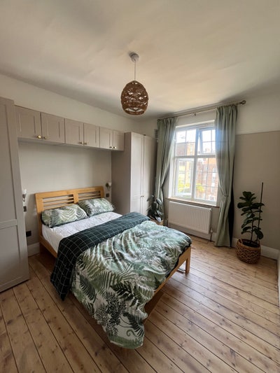 New  Quite double room  lots of storage  Main Photo