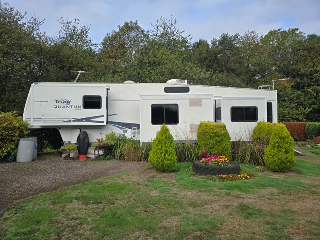 1 bedroom self contained Main Photo
