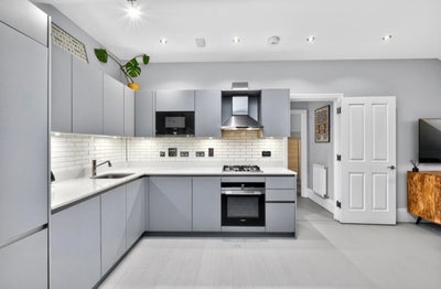 Spacious 1-bedroom flat in Surbiton  Main Photo