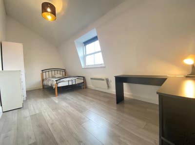 Your Cosy New Home in the Heart of E1🏡Living Room Main Photo