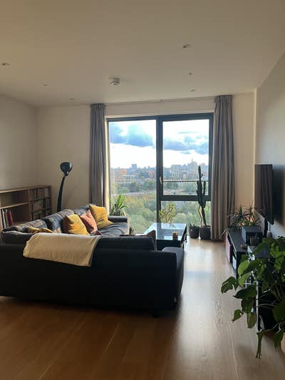 Double room in apartment overlooking Olympic Park Main Photo