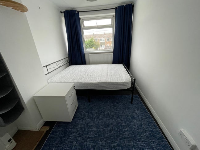 Furnished double room in shared house available  Main Photo