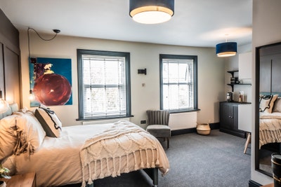 Rare Suite at Zephyr, singles or couples welcome Main Photo