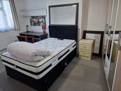 Large Double Room Available – West Harrow  Main Photo