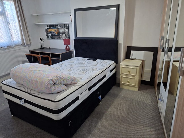 Large Double Room Available – West Harrow  Main Photo