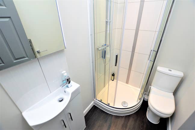 Double Room Town Centre | Deposit Free Option Main Photo