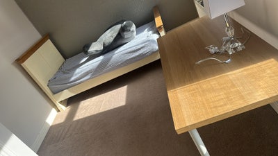 Beautiful double bedroom in central Bradley Stoke  Main Photo