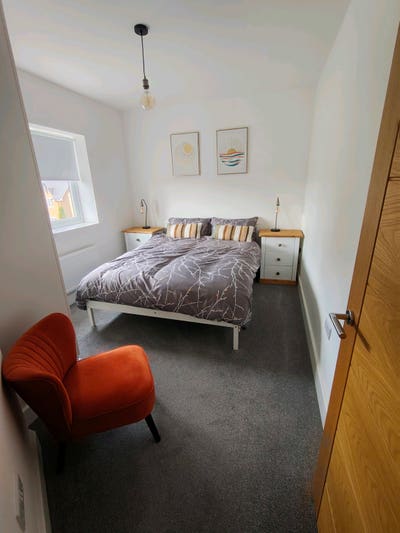 Modern Double bedroom in great location  Main Photo