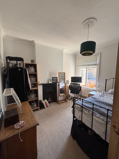 Spacious bedroom in a cute girly household! Main Photo