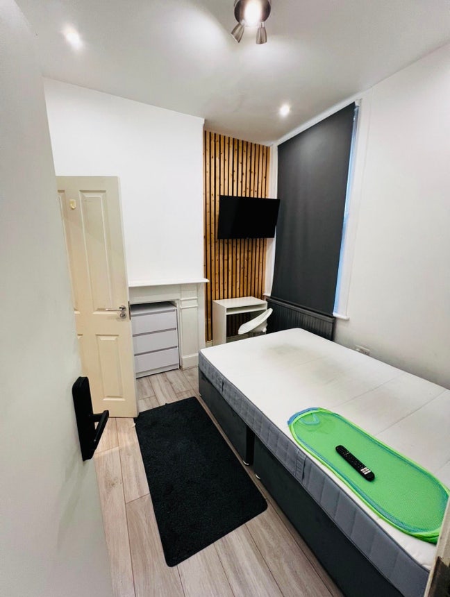 Modern En-suite NW10 (2 mins walk to station) Main Photo