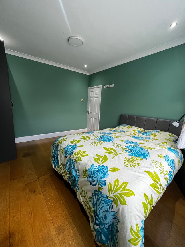 Furnished Double in Newly Refurbished Home - SM6 Main Photo
