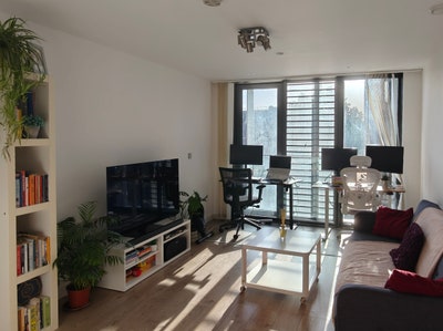 ✨ Modern 1-Bed Flat to Sublet 2 Mins from Station Main Photo