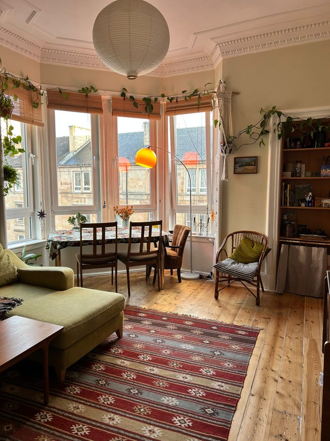 Short-term let in spacious, homely flat Southside Main Photo