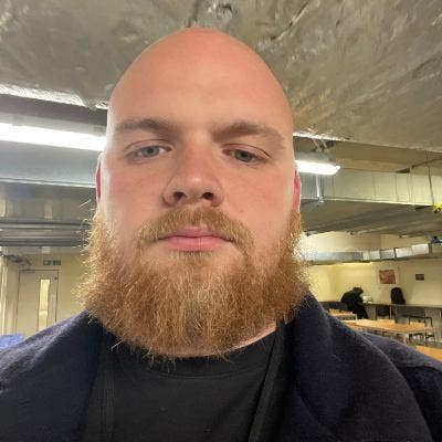 31 year old Plumber seeking flatshare Main Photo