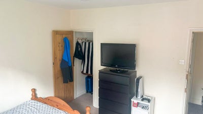 🏠 Fully Furnished Double Room Available – Reading Main Photo