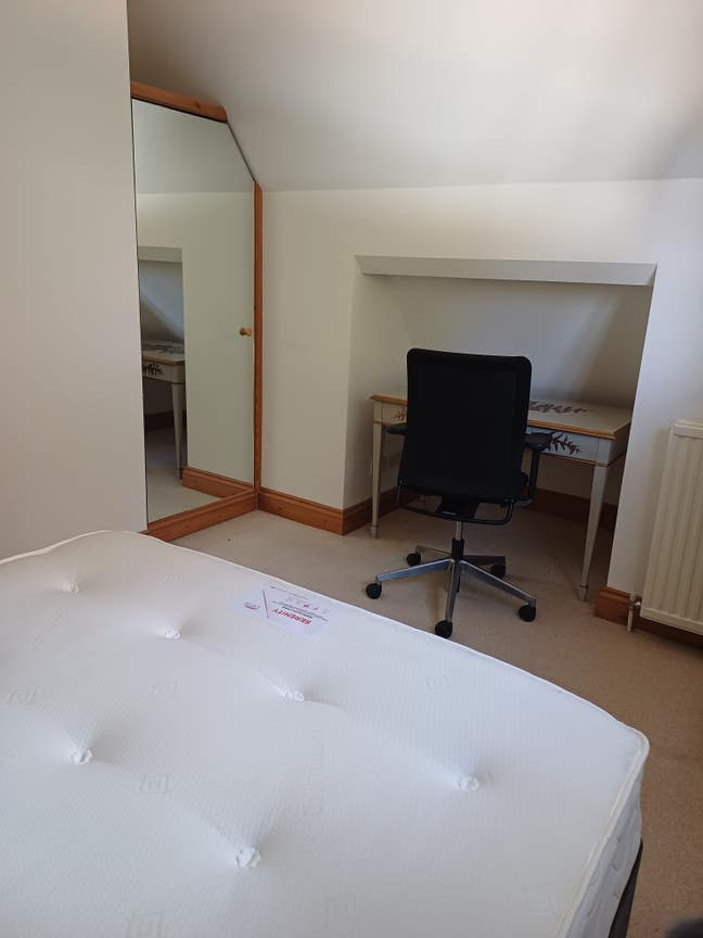 Double room in beautiful house own front door Main Photo