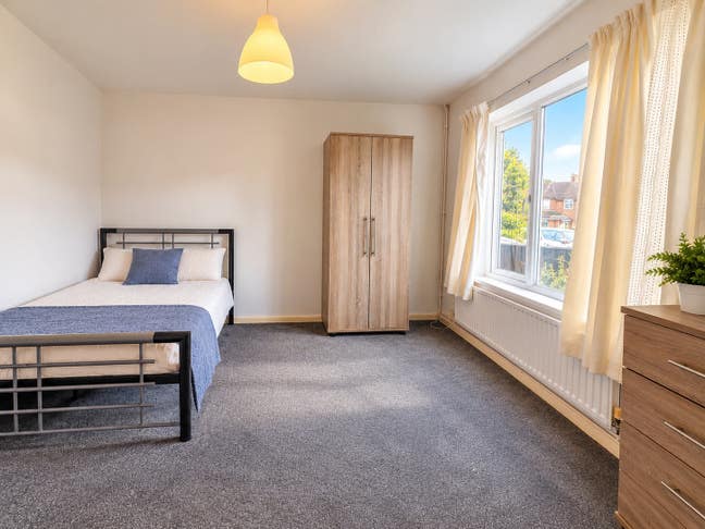 5-Bedroom Semi-Detached House in Cambridge Main Photo
