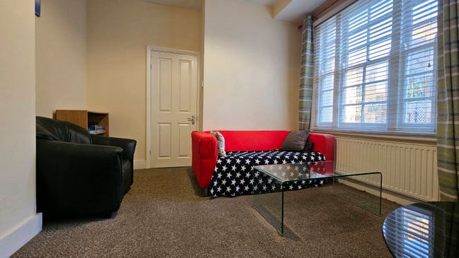 Great Size Rooms Main Photo