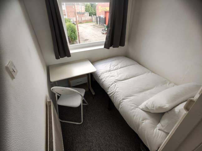 ​Hotel-style Single Room w/ Linen, Kitchen & Loung Main Photo