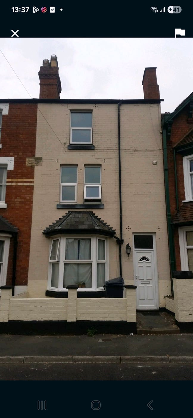 Good sized double room available immediately  Main Photo