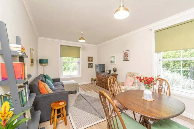 URGENT  - One bed flat available for one month Main Photo