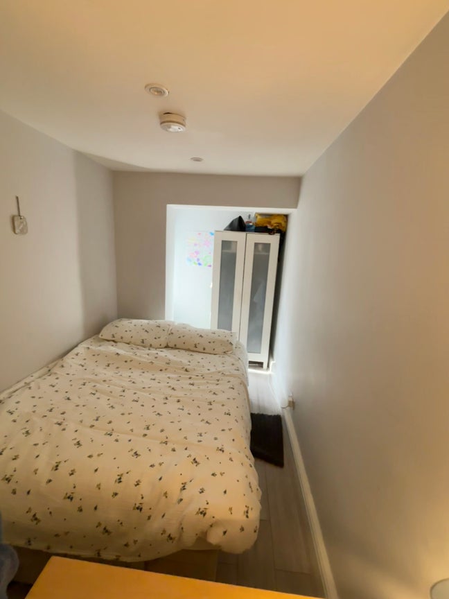 Cosy room in Notting Hill flat Main Photo