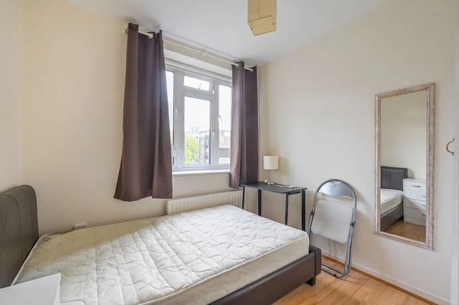 Double room available in 3 bed in Aldgate East! Main Photo